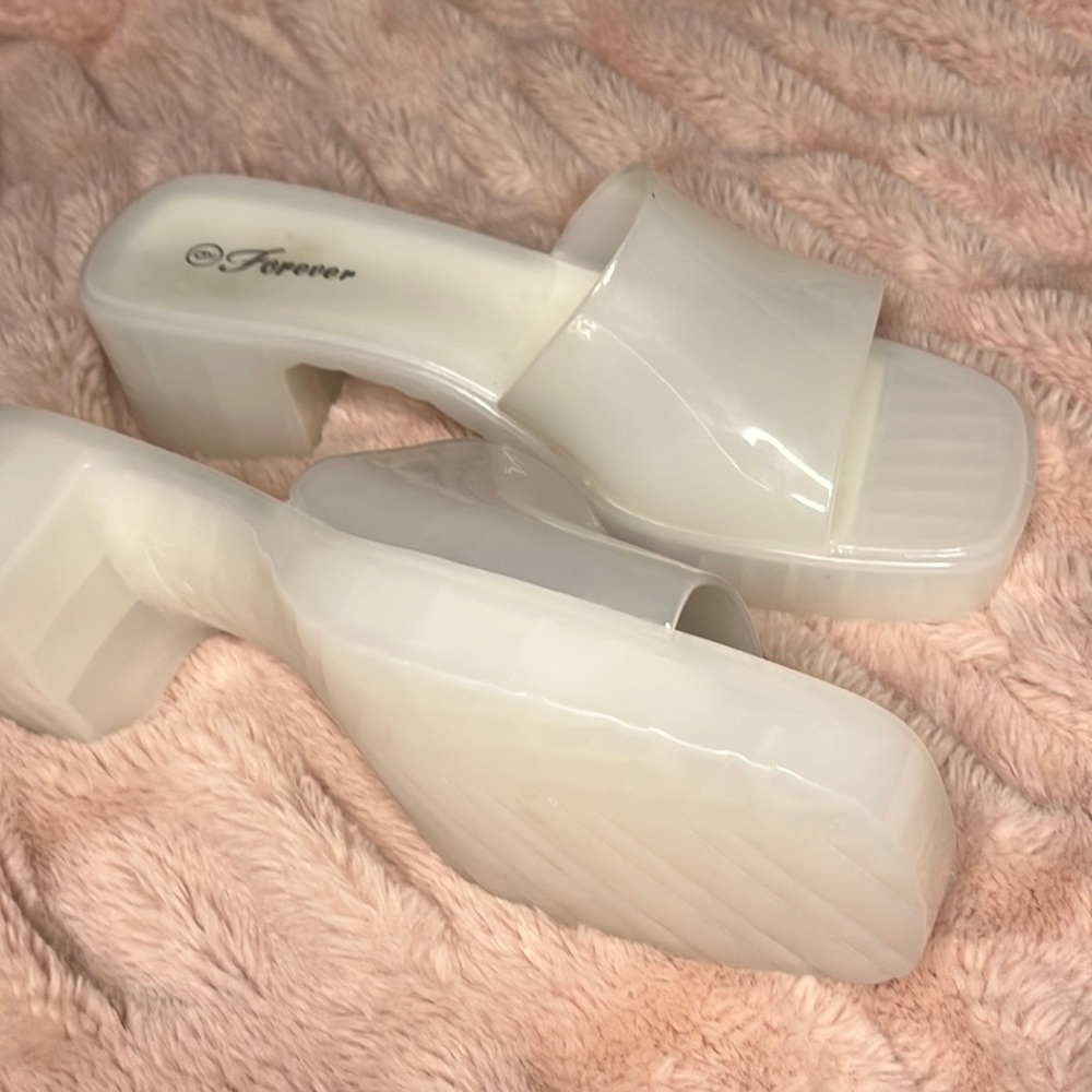 Very cute jelly heels! I’ve never worn these and they’re just not my style. - Picture 1 of 5